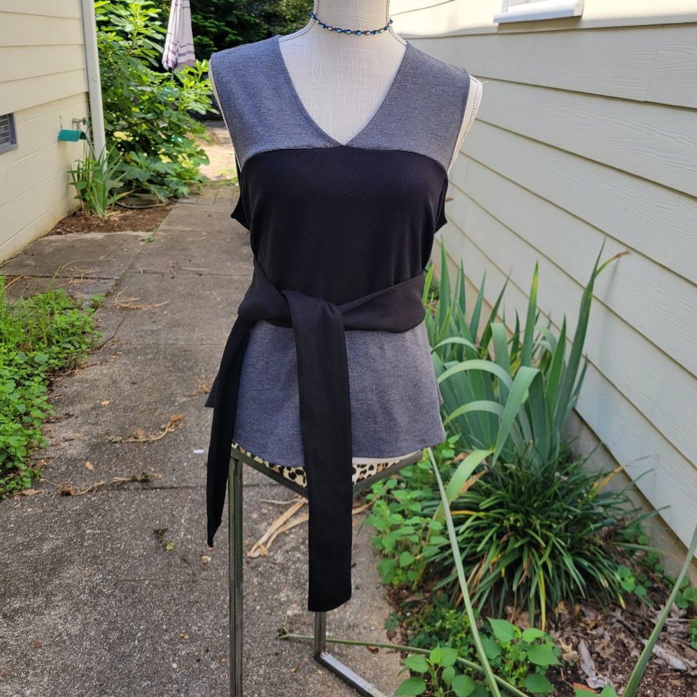 BCBG Max Azria stretch peplum top L